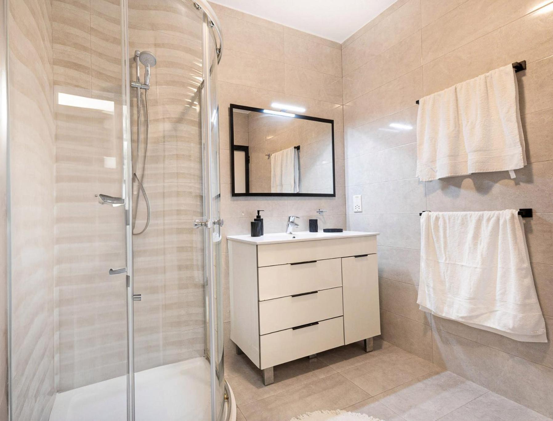 Spacious 2Br Penthouse With A Large Front-Terrace - Close To Bugibba Perched Beach San Pawl il-Baħar Extérieur photo
